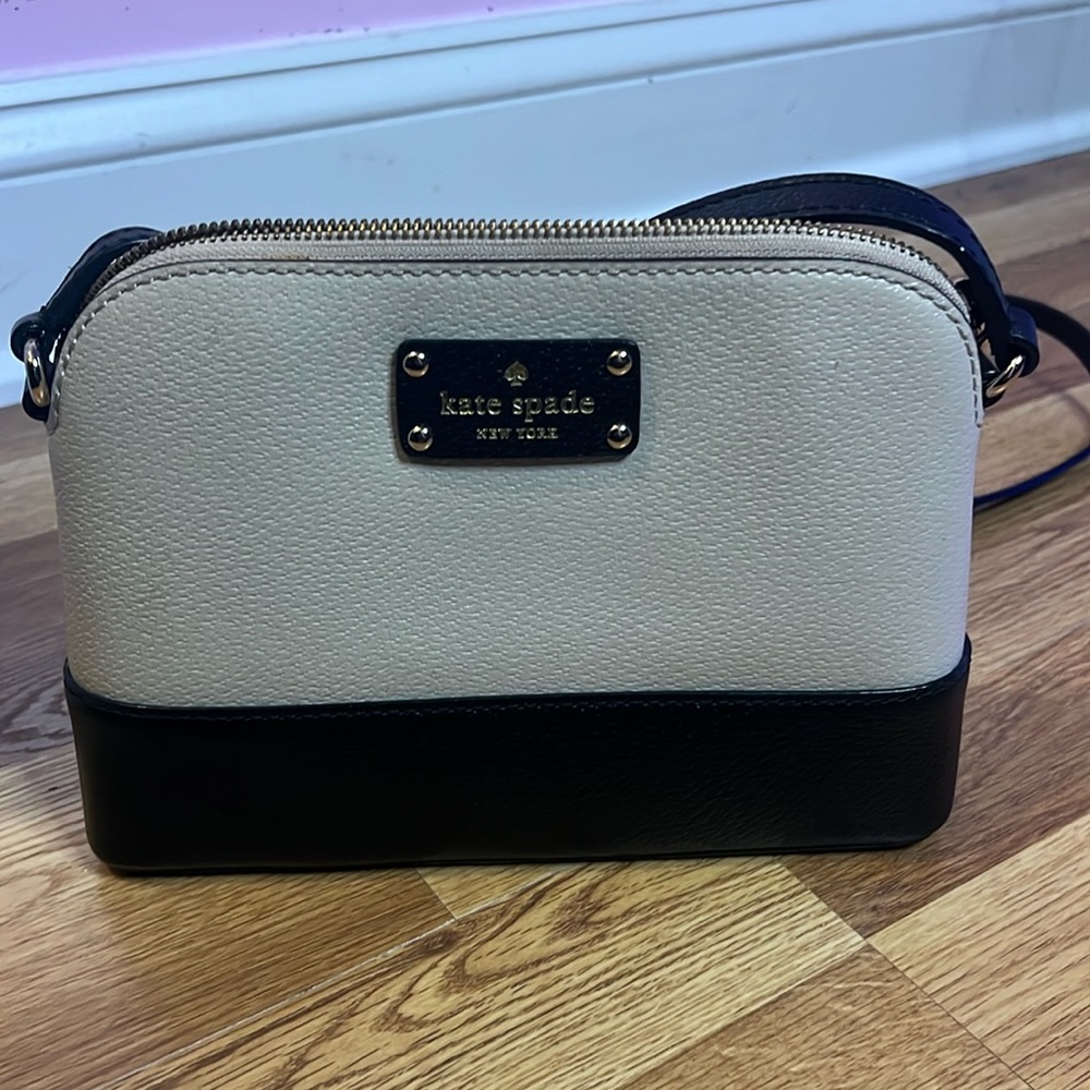Pale pink and black Kate spade crossbody bag💕